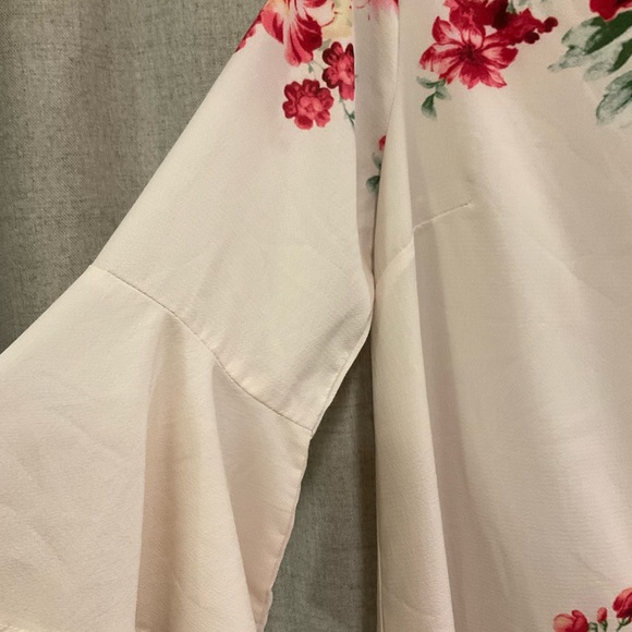 UMGEE USA WOMENS FLORAL DRESS SIZE SMALL.  3/4 FLUTTER SLEEVE - Picture 2 of 9